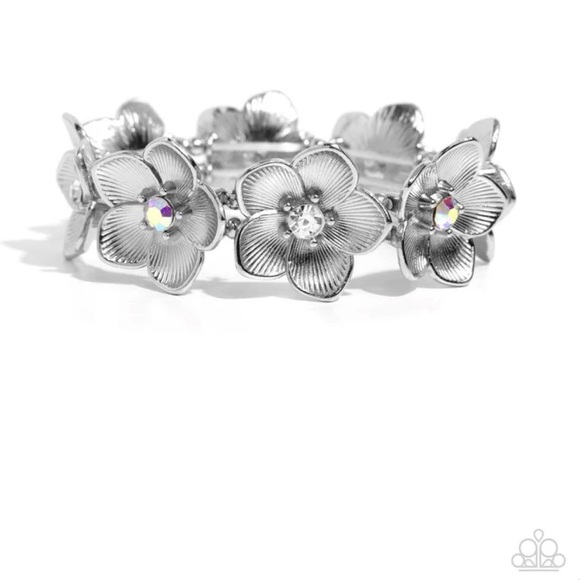 ⚪️🩶⚪️ “GENERAL GRANDEUR” WHITE STRETCH BRACELET ~ PAPARAZZI❗️⚪️🩶⚪️ - Picture 3 of 6